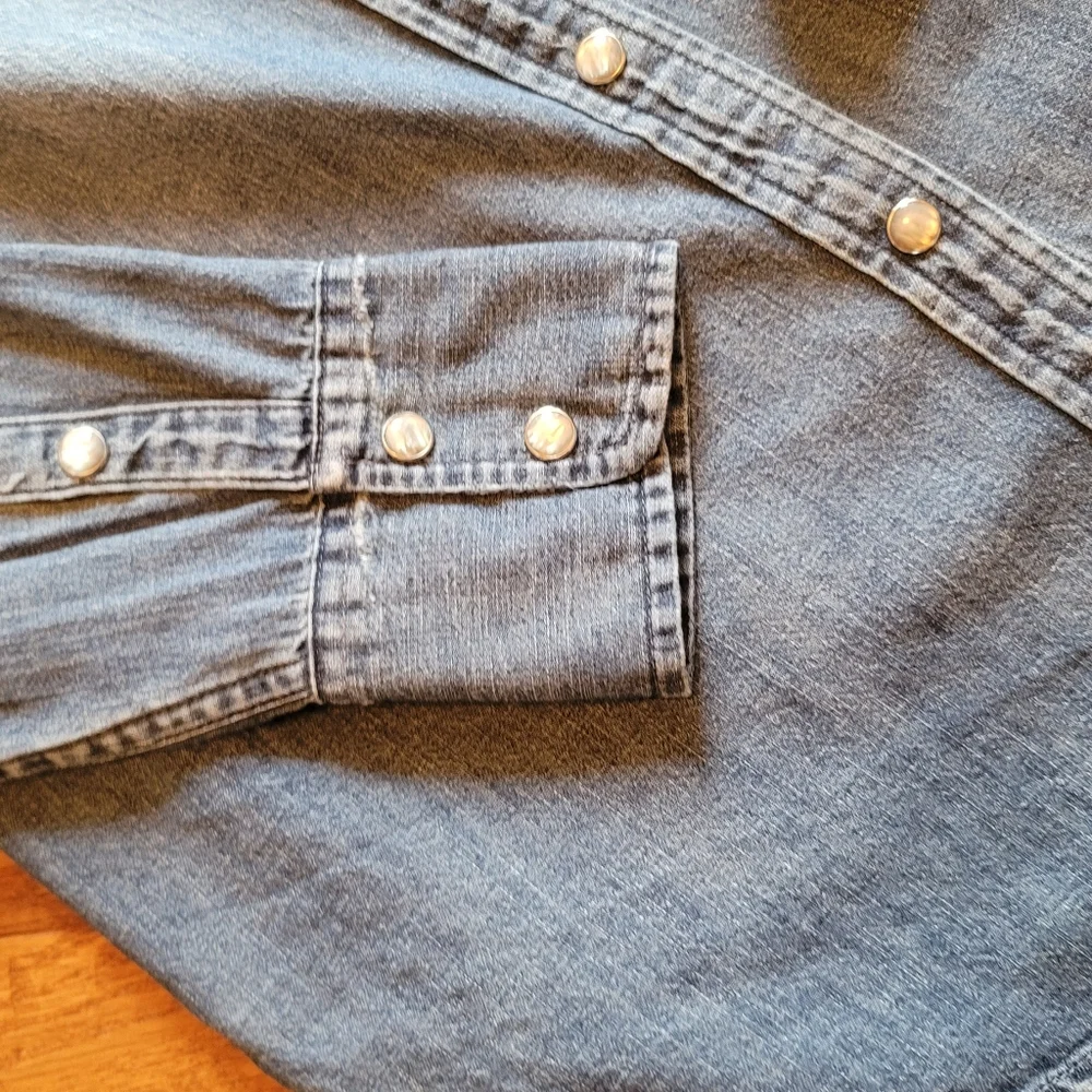 J.Crew Tall Western Pearl Snap Chambray Shirt in Vintage Indigo Item G2533 - Picture 7 of 9